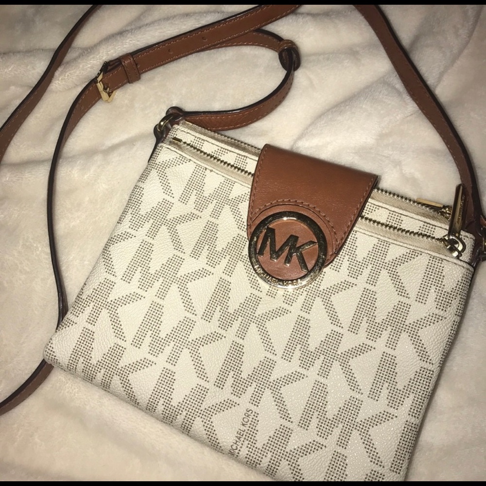 Michael kors crossbody